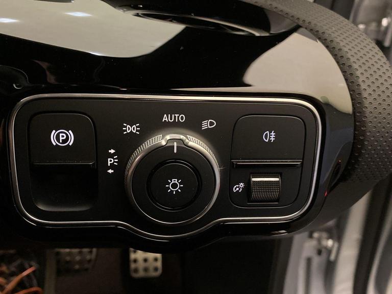 MERCEDES-BENZ CLA Photo bsapi-60c636a7c330e4f33afbc1bf089fd031512af329.jpg