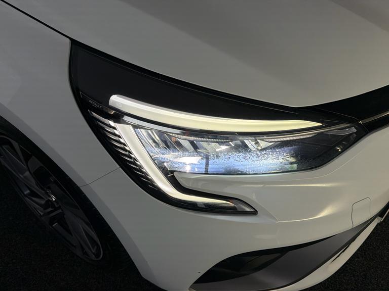RENAULT Clio Photo bsapi-60e2c5a46f317692c8ad71ea32917553ccbcfc7b.jpg