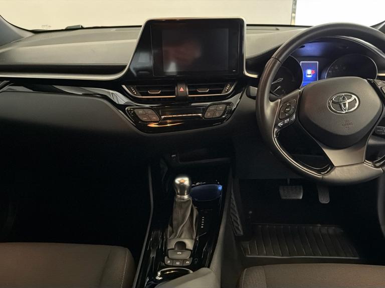 Toyota C-HR Photo bsapi-63bd8279cfc1a415f3be9d5b9e91cc6af197e71c.jpg