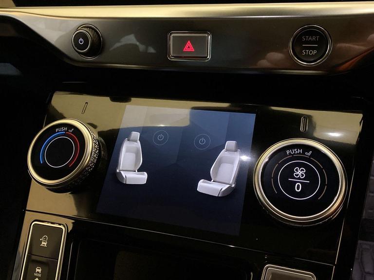 JAGUAR I-PACE Photo bsapi-63c39fe656473861ae6d16b433c53ac936f1e061.jpg