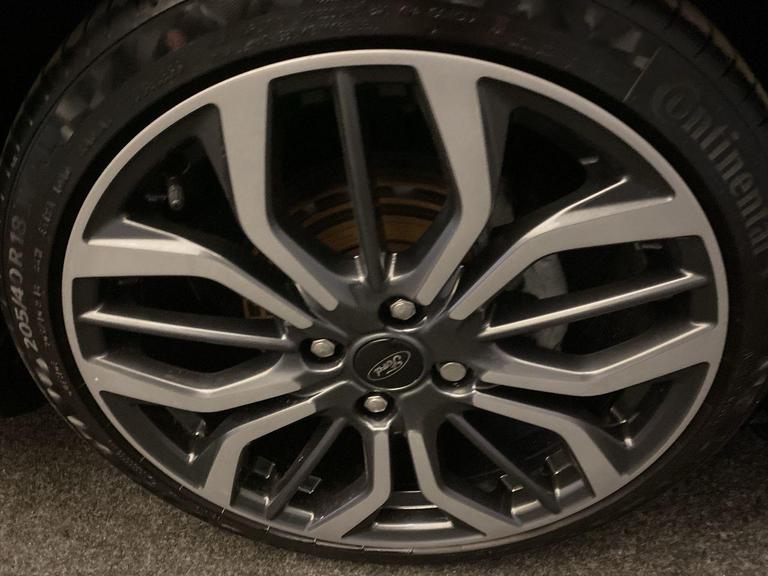 Ford FIESTA Photo bsapi-6414c78db3755de09110cb4d96f54fbd8a624735.jpg