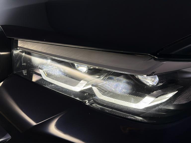 BMW 5 Series Photo bsapi-64556cef28d74a821ed9d0d0422b0174b3d59717.jpg