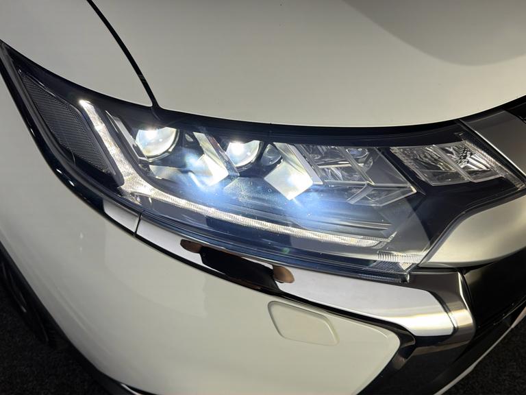 MITSUBISHI Outlander Photo bsapi-64d759a06df0ca21daeb59f146bee49b447af62e.jpg