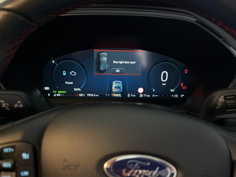 FORD Kuga Photo bsapi-64f12cd4dca963f5ef7124f1921f414181f4c5aa.jpg
