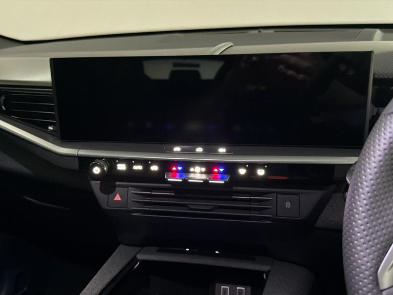 VAUXHALL GRANDLAND Photo bsapi-65f8e278b8c0e7f358baad1278c82e3f49b2161b.jpg