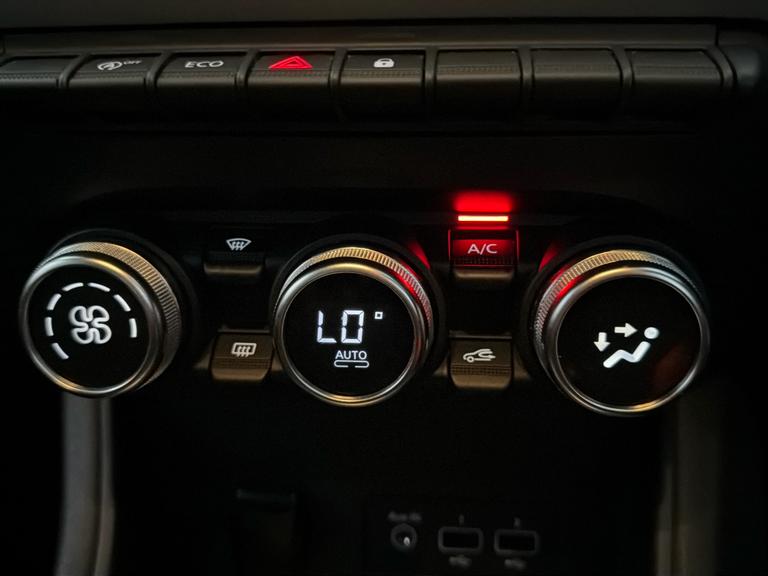 RENAULT Captur Photo bsapi-667dfb2f7efdd1cebb9cc6bb0cc4a58c415ce583.jpg