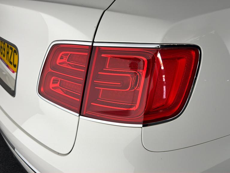 Bentley BENTAYGA Photo bsapi-67ca230be9281500c837e0c430c0faf24ab794b7.jpg
