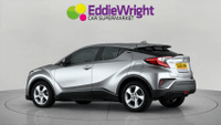 TOYOTA C-HR Photo 2