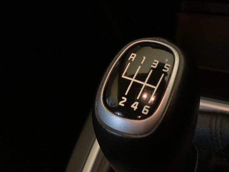 Kia CEED Photo bsapi-686640f82a65707e27ed137e053a22fa0d199788.jpg