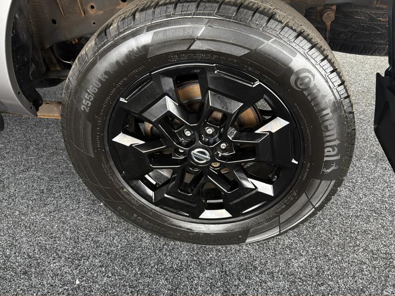 NISSAN Navara Photo bsapi-699037cd53a8c540df770f0c2a0c565aee3c05e1.jpg