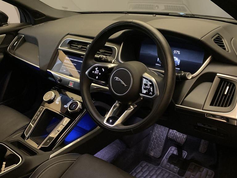 JAGUAR I-PACE Photo bsapi-69b5470ee16dc3764d424836561350c271c163b3.jpg