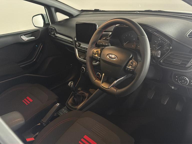 Ford FIESTA Photo bsapi-6a152427b51b0756fddfb5b41738ab280bb3e429.jpg