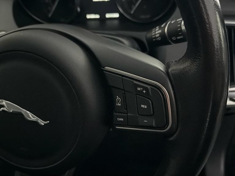 JAGUAR E-PACE Photo bsapi-6c12534a97538df801df1598d10e8f55e8cfcbfa.jpg