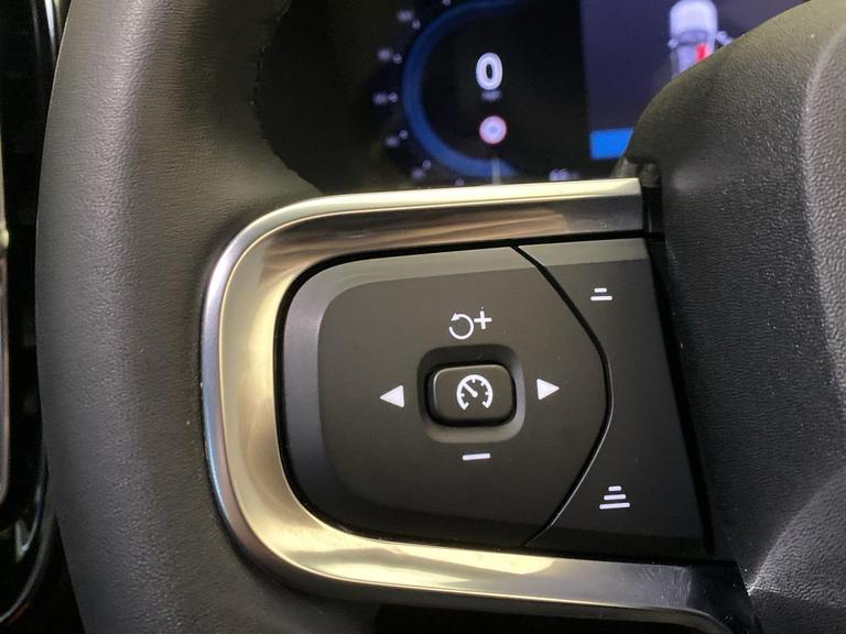 VOLVO XC40 Photo bsapi-6c53a7fa64629c1681f61628f43acde4cfdd44a5.jpg