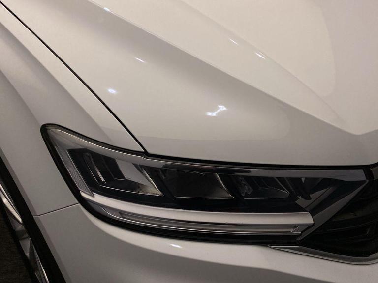 Volkswagen T-ROC Photo bsapi-6c7989b0b2952cbd0905cb63d606b517847d0fe2.jpg