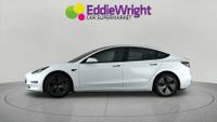 TESLA Model 3 Photo 3