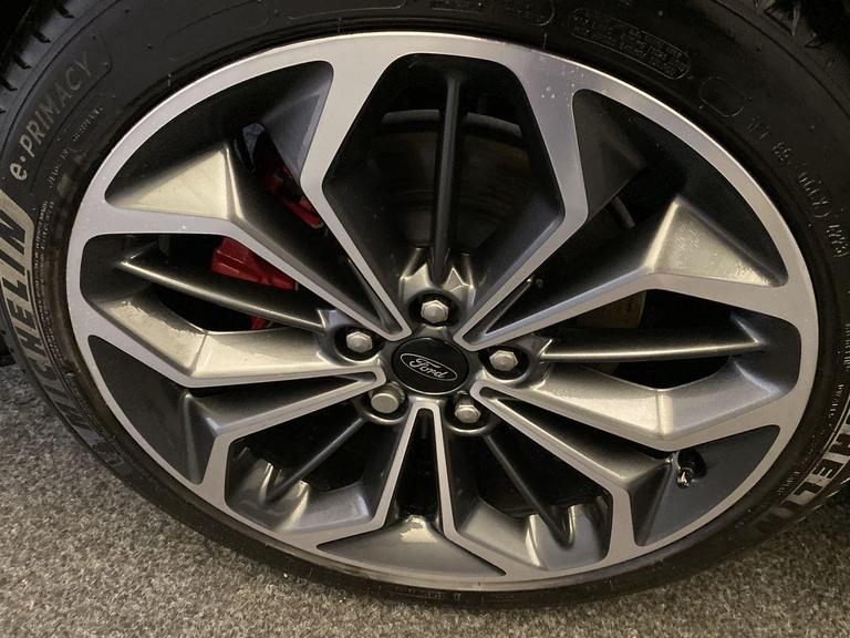 Ford FOCUS Photo bsapi-6ccc79ccd5c3c44981c45476dd07dfba27b24109.jpg
