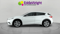 INFINITI Q30 Photo 3