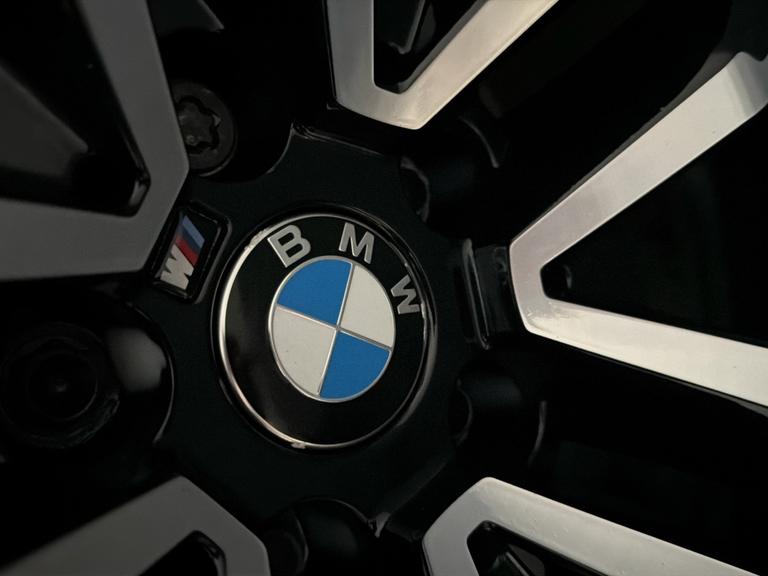 BMW Z4 Photo bsapi-6cffada39abb11cd330c22aaf8150aba761ec210.jpg