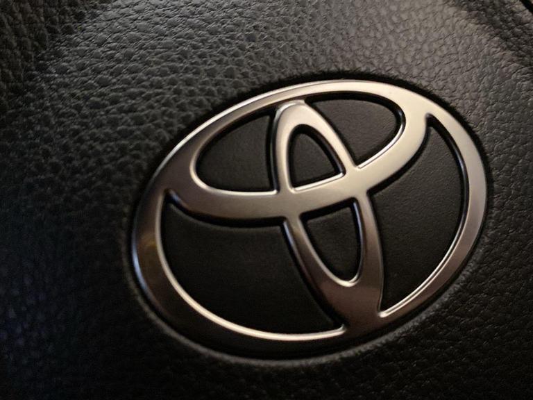 TOYOTA YARIS Photo bsapi-6fece14f257b073f0ff5c91202bb0f4e7058cd9c.jpg
