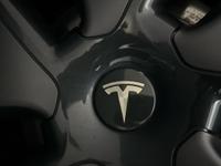 TESLA Model 3 Photo 28