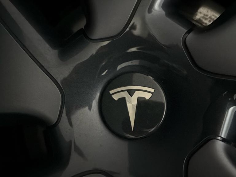 TESLA Model 3 Photo bsapi-7034c0dbdfb9855b9cd371c60df02aaf93615868.jpg