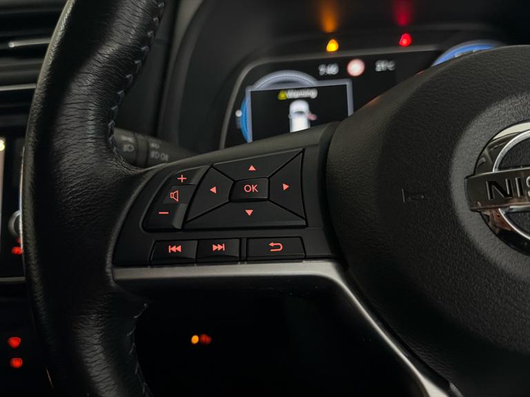 NISSAN LEAF Photo bsapi-708bbe8be86cb626bab80a6e55ecb6f4e12e3cce.jpg