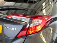 Toyota C-HR Photo 17