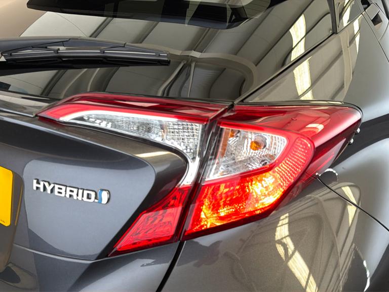 Toyota C-HR Photo bsapi-7095f0eb245e84669464bbc6260220c9a979b9ef.jpg