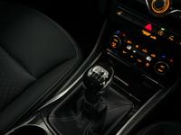 INFINITI Q30 Photo 12
