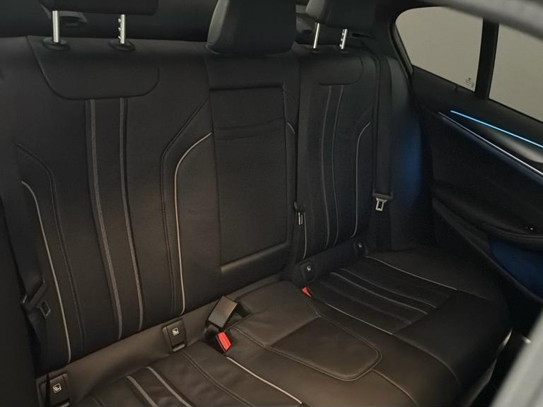 BMW 5 Series Photo bsapi-72cf05c8a87945b55a0e18412bcf75d4ee377393.jpg