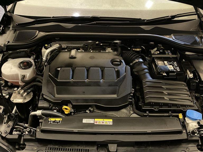 Volkswagen GOLF Photo bsapi-72f9aeeab0379eb0c494139d1e30fac630698f92.jpg