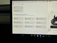 TESLA Model 3 Photo 32