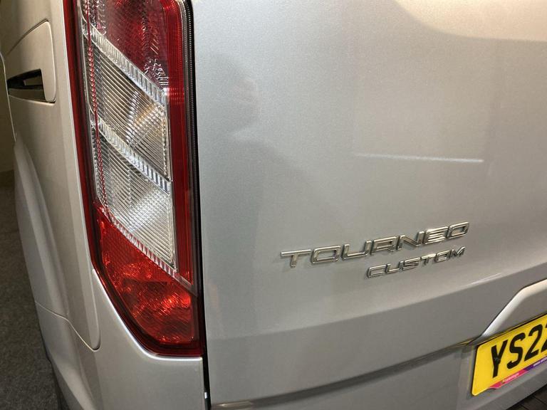 FORD TOURNEO CUSTOM Photo bsapi-74e1f51d4f7d28b877f5224f409f7d178cd408f2.jpg
