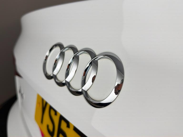AUDI A4 Photo bsapi-768284e9f3c9a064d43917ed155c77aa66ecdd6c.jpg
