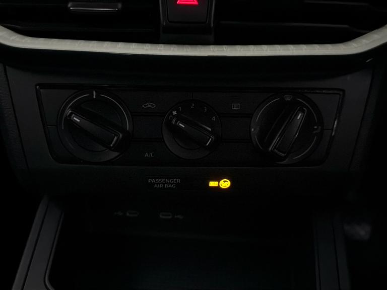 SEAT ARONA Photo bsapi-76c2be43972819f587524c1854fedb4f35ea50cd.jpg