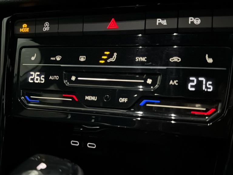 Volkswagen T-Roc Photo bsapi-76c531c263cfeabc15cd0e8fa4c1bf30ede4cbd0.jpg