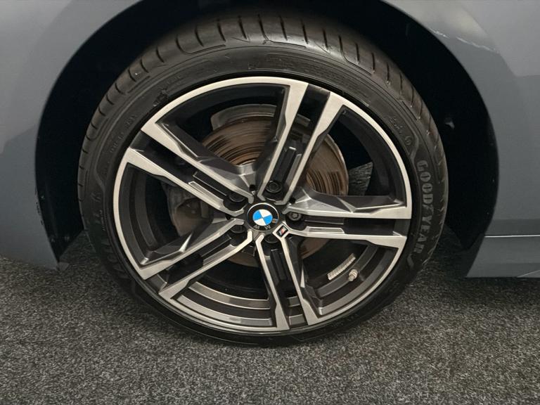 BMW 1 Series Photo bsapi-76f5908bf18d98f1f52cd3fa6787980b5bb3b579.jpg