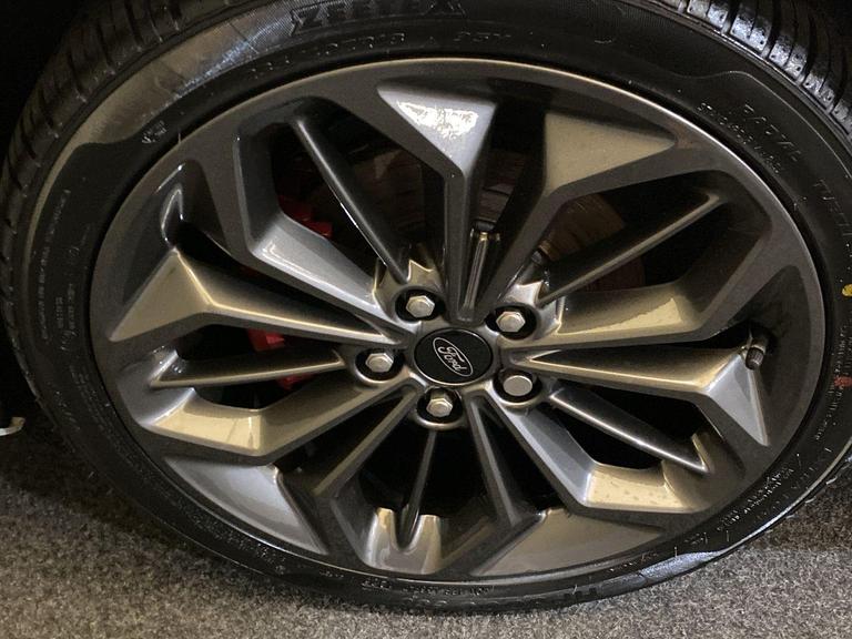 Ford FOCUS Photo bsapi-77152701b4905a76c9566f26e0cec5b2b2eb9e59.jpg