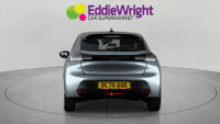 PEUGEOT 208 Photo 5