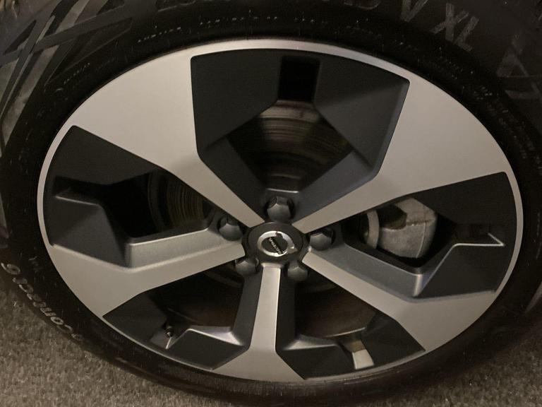 VOLVO XC40 Photo bsapi-784cf818b071cc3561f6502fe0a29db98472c1e3.jpg
