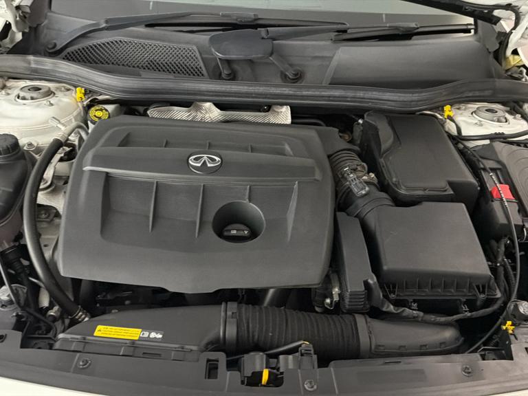 INFINITI Q30 Photo bsapi-785beb7d0549a5217fe4a923740af8f951885c35.jpg