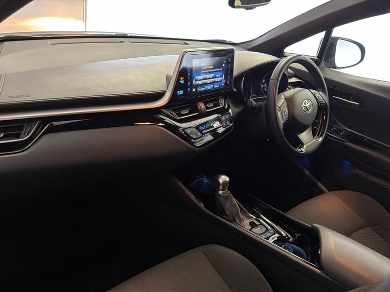 Toyota C-HR Photo bsapi-79b1840a767731ca1660dd3a58d651e0f0551758.jpg