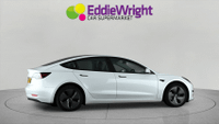 TESLA Model 3 Photo 7