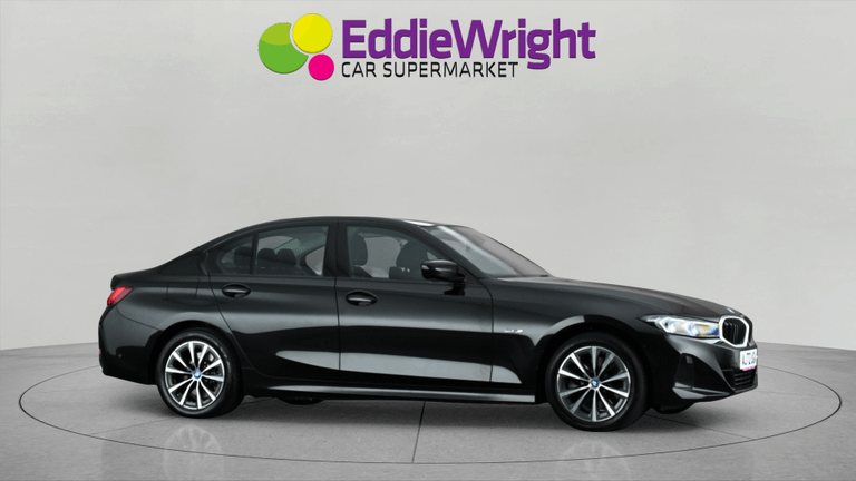 BMW 3 Series Photo bsapi-7a7376f6141d91e43a3c523810f9ad52ccf7df24.jpg