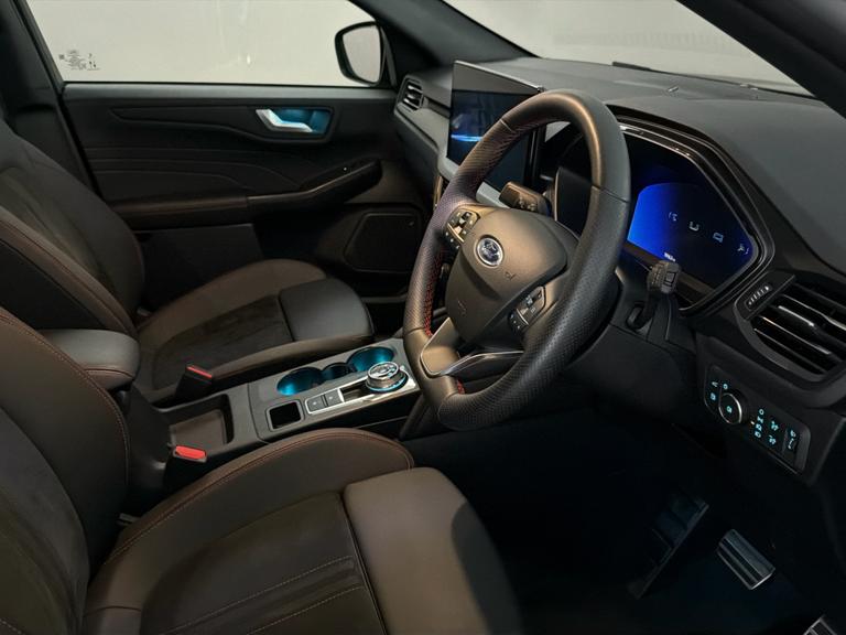 FORD Kuga Photo bsapi-7b54576ff12ed52ee9b53cd16984c36f4ed40f1b.jpg