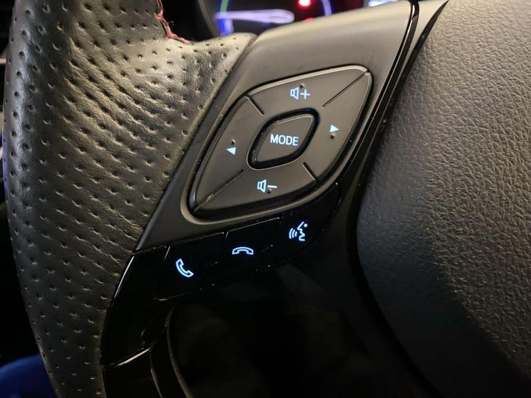 TOYOTA C-HR Photo bsapi-7bb85684b6430ffc3a18330179c0061502173c14.jpg