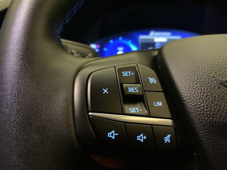 Ford KUGA Photo bsapi-7bd21d5cac3813a36350487577eae7a452c93db0.jpg