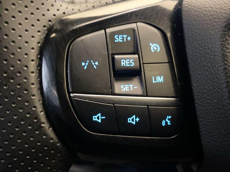 FORD PUMA Photo bsapi-7c34e8a7351ad036a3ac8f627dc645852c156469.jpg