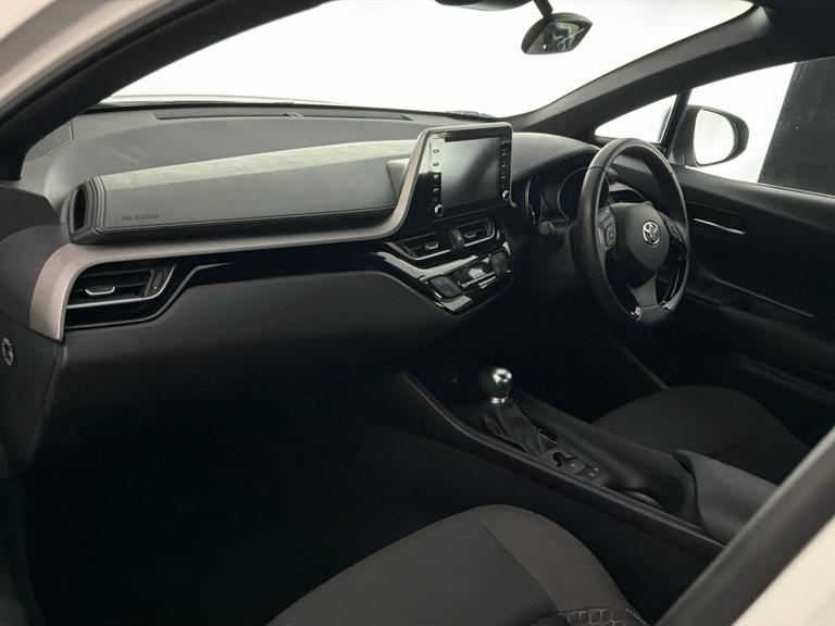 Toyota C-HR Photo bsapi-7c5ffc9910fc8f97aa9afabe12786684f391e194.jpg